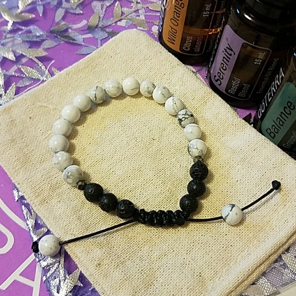 Howlite pyrite & lava bead diffuser bracelet - Picture 3 of 4